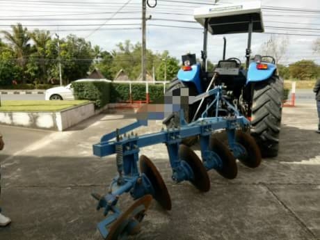 รถไถ NEWHOLLAND