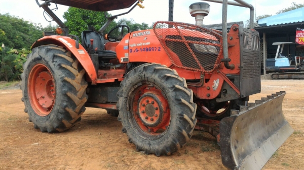 ขายรถไถ KUBOTA M7040 พร้อมดันหน้า ผาน6 เมืองทอง ราคา 440,000 มีเล่มทะเบียนพร้อมโอน มีรถขนส่งบริการ สนใจสอบถามได้ DC Tractor Rayong อ.แกลง ระยอง  0818618678, 0899347475 id line=0818618678 id line=0899347475 https://www.facebook.com/DC-Tractor-Rayong-307154
