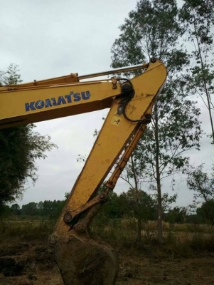 ขาย 1,350,000 KOMATSU pc 200-7 ไฟฟ้าครบ เค่องดี ปั้มรง เอวแน่น ช่วงงล่างเต็ม 16,000ชม.เล่มทะเบียน(รถอยู่ ศรีเกษ) 090-772-3710 090-772-3708