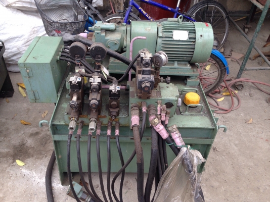 ขายชุดปั้มน้ำมันไฮโดรลิค Daikin made in Japan ขนาด 5HP. 380V พร้อมวาล์วคอนโทรล 100VAC 4ชุด สภาพสวยเดิมๆ พร้อมใช้งาน