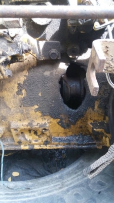 ขายเครื่อง โคมัสสุ  4-D-95 ธรรมดา ไม่มีเทอร์โบ เสื้อทะลุ ขายไม่แพงครับ