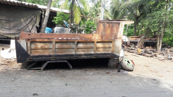 กระบะดั๊ม 6 ล้อ กลาง สภาพดีอุปกรณ์ครบ ไม่ผุ พร้อมใช้งาน