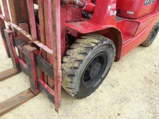 ขายรถยก MITSUBISHI  FD20 เครื่องดีเซล S45 เกียร์ธรรมดา ยางตันหน้าหลัง เสาสูง 3 เมตร ยกได้ 2 ตัน รถนอกนำเข้า ติดต่อ 089-794948