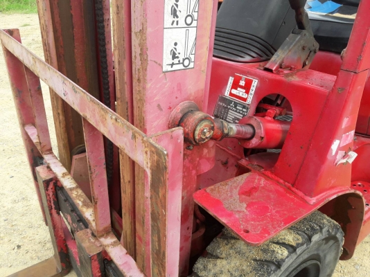 ขายรถยก MITSUBISHI  FD20 เครื่องดีเซล S45 เกียร์ธรรมดา ยางตันหน้าหลัง เสาสูง 3 เมตร ยกได้ 2 ตัน รถนอกนำเข้า ติดต่อ 089-794948