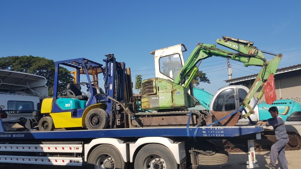 ขายด่วนรถยกดีเซลKOMATSU FD20-14 ยก2.0ตันเสาสูง3เมตรงาหมูนได้หนีบได้รถนอกนำเข้ายังไม่เคยใช้งานในเมืองไทยเลย