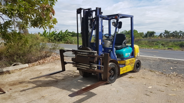 ขายด่วนรถยกดีเซลKOMATSU FD20-14 ยก2.0ตันเสาสูง3เมตรงาหมูนได้หนีบได้รถนอกนำเข้ายังไม่เคยใช้งานในเมืองไทยเลย