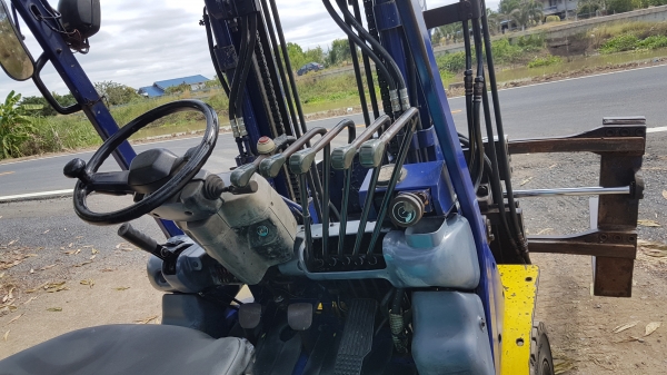 ขายด่วนรถยกดีเซลKOMATSU FD20-14 ยก2.0ตันเสาสูง3เมตรงาหมูนได้หนีบได้รถนอกนำเข้ายังไม่เคยใช้งานในเมืองไทยเลย