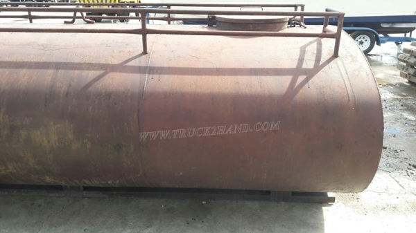 ถังน้ำตั้งพื้นหรือบนกระบะรถได้ ขนาดยาว 3.60 เมตร ขนาดกว้าง 2.00 เมตร ขนาดบรรจุ 6,000 ลิตร มี 3 ลูก