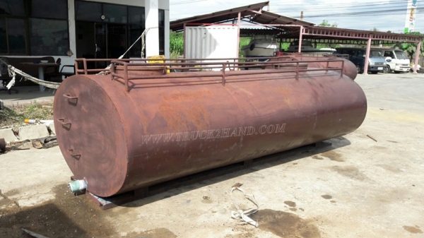 ถังน้ำตั้งพื้นหรือบนกระบะรถได้ ขนาดยาว 3.60 เมตร ขนาดกว้าง 2.00 เมตร ขนาดบรรจุ 6,000 ลิตร มี 3 ลูก