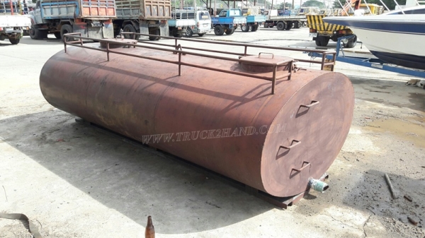 ถังน้ำตั้งพื้นหรือบนกระบะรถได้ ขนาดยาว 3.60 เมตร ขนาดกว้าง 2.00 เมตร ขนาดบรรจุ 6,000 ลิตร มี 3 ลูก