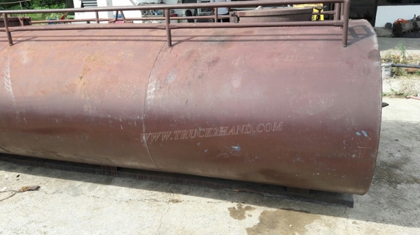 ถังน้ำตั้งพื้นหรือบนกระบะรถได้ ขนาดยาว 3.60 เมตร ขนาดกว้าง 2.00 เมตร ขนาดบรรจุ 6,000 ลิตร มี 3 ลูก