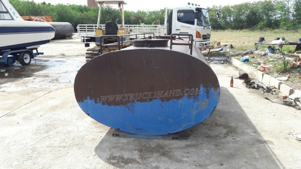 ถังน้ำตั้งพื้นหรือบนกระบะรถได้ ขนาดยาว 3.60 เมตร ขนาดกว้าง 2.00 เมตร ขนาดบรรจุ 6,000 ลิตร มี 3 ลูก