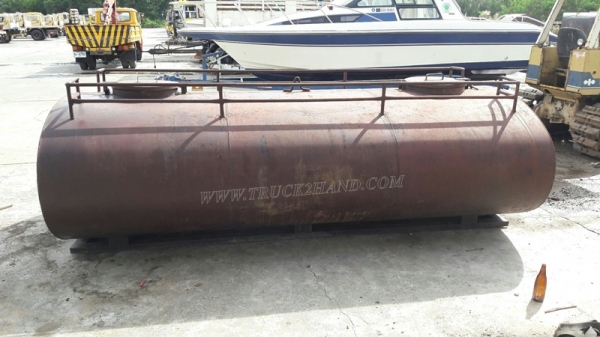 ถังน้ำตั้งพื้นหรือบนกระบะรถได้ ขนาดยาว 3.60 เมตร ขนาดกว้าง 2.00 เมตร ขนาดบรรจุ 6,000 ลิตร มี 3 ลูก