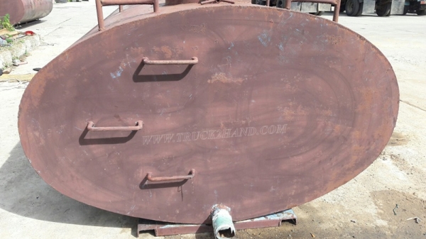 ถังน้ำตั้งพื้นหรือบนกระบะรถได้ ขนาดยาว 3.60 เมตร ขนาดกว้าง 2.00 เมตร ขนาดบรรจุ 6,000 ลิตร มี 3 ลูก