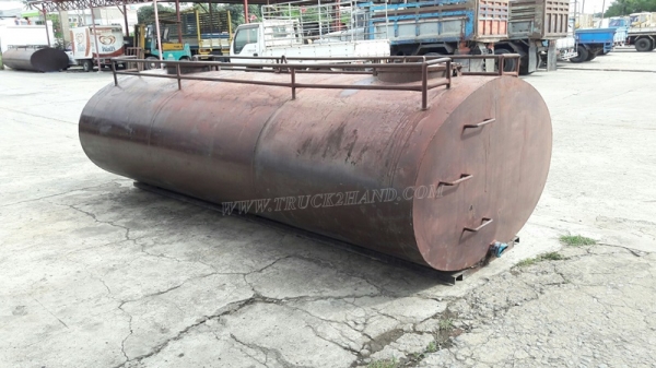 ถังน้ำตั้งพื้นหรือบนกระบะรถได้ ขนาดยาว 3.60 เมตร ขนาดกว้าง 2.00 เมตร ขนาดบรรจุ 6,000 ลิตร มี 3 ลูก