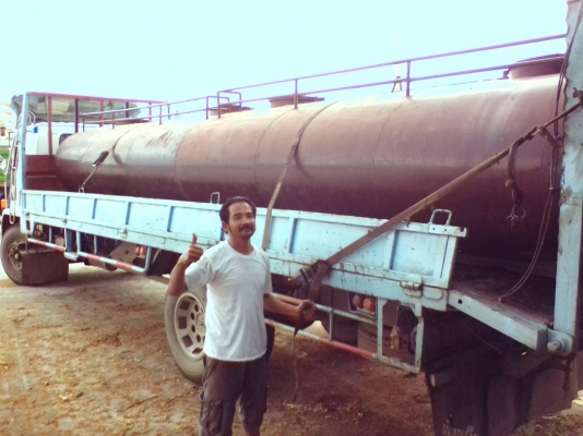 ถังน้ำตั้งพื้นหรือบนกระบะรถได้ ขนาดยาว 3.60 เมตร ขนาดกว้าง 2.00 เมตร ขนาดบรรจุ 6,000 ลิตร มี 3 ลูก