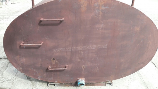 ถังน้ำตั้งพื้นหรือบนกระบะรถได้ ขนาดยาว 3.60 เมตร ขนาดกว้าง 2.00 เมตร ขนาดบรรจุ 6,000 ลิตร มี 3 ลูก