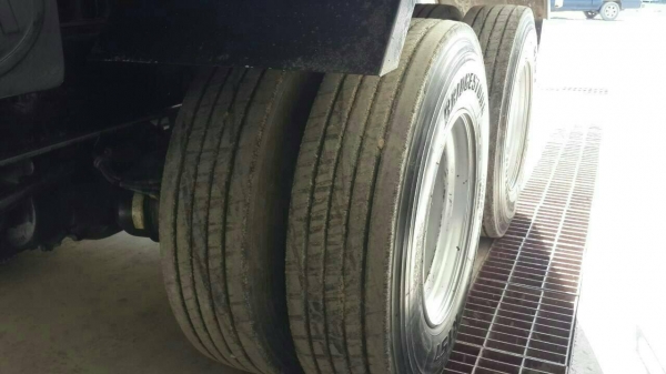 รถอีซูซุ 10 ล้อดั้ม FVZ 300 แรงม้า. ปี 53 , ( รถ วิ่ง 1xx,xxx กม. ) สนใจติดต่อ 081 - 6079515