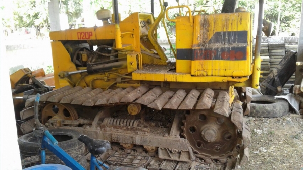 ขายแทร็คเตอร์ โคมัทซุ D20P สไลด์ ใบมีด L+R  เครื่องดีไม่หลวม  พร้อมทำงาน 091-0206555  ราคา 135,000 ต่อรองได้ครับ 091-0206555 อยู่สุรินทร์