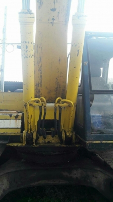 ขายยกชุด 2 คัน รถแบ็คโฮยี่ห้อ KOBELCO   รุ่นSK200 MARK3   เครื่องดี   ปั้มดี   ช่วงล่างแน่น   เอวไม่หลวม   โซ่เต็ม ไฟฟ้า  มีเล่มทะเบียน