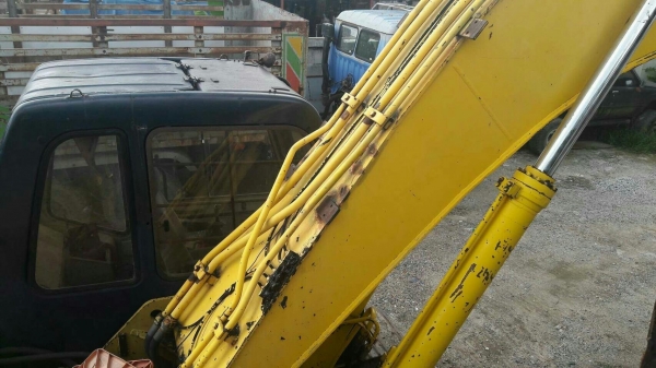 ขายยกชุด 2 คัน รถแบ็คโฮยี่ห้อ KOBELCO   รุ่นSK200 MARK3   เครื่องดี   ปั้มดี   ช่วงล่างแน่น   เอวไม่หลวม   โซ่เต็ม ไฟฟ้า  มีเล่มทะเบียน