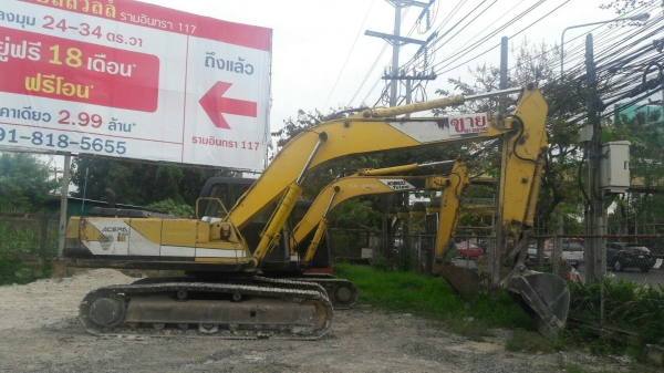 ขายยกชุด 2 คัน รถแบ็คโฮยี่ห้อ KOBELCO   รุ่นSK200 MARK3   เครื่องดี   ปั้มดี   ช่วงล่างแน่น   เอวไม่หลวม   โซ่เต็ม ไฟฟ้า  มีเล่มทะเบียน