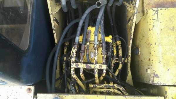 ขายยกชุด 2 คัน รถแบ็คโฮยี่ห้อ KOBELCO   รุ่นSK200 MARK3   เครื่องดี   ปั้มดี   ช่วงล่างแน่น   เอวไม่หลวม   โซ่เต็ม ไฟฟ้า  มีเล่มทะเบียน