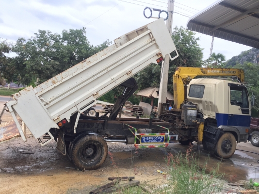 รถหกล้อเครน กระบะดั้ม