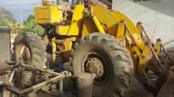 ขายตามสภาพ รถตัก CAT 920 ดิสเบรค เอวอ่อน เครื่องหลวมยกลงยังไม่ได้ซ่อม เกียร์ดี ยางดีทั้ง 4 เส้น ราคาต่อรองได้