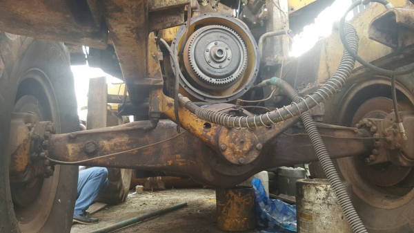 ขายตามสภาพ รถตัก CAT 920 ดิสเบรค เอวอ่อน เครื่องหลวมยกลงยังไม่ได้ซ่อม เกียร์ดี ยางดีทั้ง 4 เส้น ราคาต่อรองได้