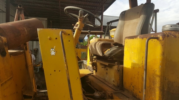 ขายตามสภาพ รถตัก CAT 920 ดิสเบรค เอวอ่อน เครื่องหลวมยกลงยังไม่ได้ซ่อม เกียร์ดี ยางดีทั้ง 4 เส้น ราคาต่อรองได้