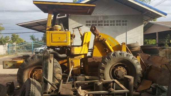 ขายตามสภาพ รถตัก CAT 920 ดิสเบรค เอวอ่อน เครื่องหลวมยกลงยังไม่ได้ซ่อม เกียร์ดี ยางดีทั้ง 4 เส้น ราคาต่อรองได้