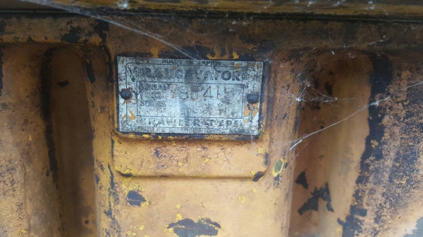 ขายตามสภาพ รถตัก CAT 920 ดิสเบรค เอวอ่อน เครื่องหลวมยกลงยังไม่ได้ซ่อม เกียร์ดี ยางดีทั้ง 4 เส้น ราคาต่อรองได้