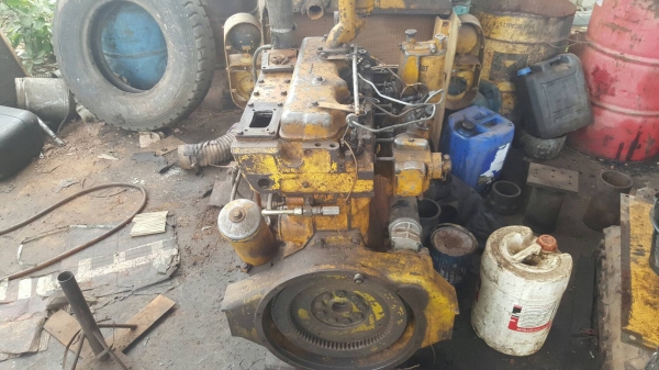 ขายตามสภาพ รถตัก CAT 920 ดิสเบรค เอวอ่อน เครื่องหลวมยกลงยังไม่ได้ซ่อม เกียร์ดี ยางดีทั้ง 4 เส้น ราคาต่อรองได้