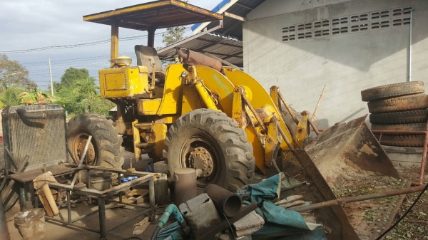 ขายตามสภาพ รถตัก CAT 920 ดิสเบรค เอวอ่อน เครื่องหลวมยกลงยังไม่ได้ซ่อม เกียร์ดี ยางดีทั้ง 4 เส้น ราคาต่อรองได้