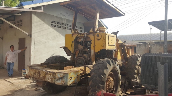 ขายตามสภาพ รถตัก CAT 920 ดิสเบรค เอวอ่อน เครื่องหลวมยกลงยังไม่ได้ซ่อม เกียร์ดี ยางดีทั้ง 4 เส้น ราคาต่อรองได้