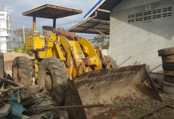 ขายตามสภาพ รถตัก CAT 920 ดิสเบรค เอวอ่อน เครื่องหลวมยกลงยังไม่ได้ซ่อม เกียร์ดี ยางดีทั้ง 4 เส้น ราคาต่อรองได้