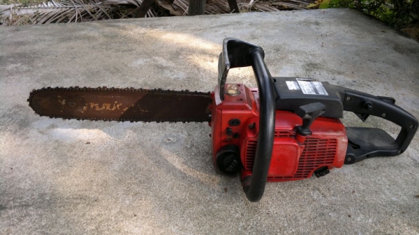 ขายเลื่อยยนต์เล็กยี่ห้อ Makita สภาพ 90 \%