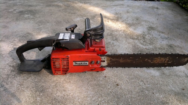 ขายเลื่อยยนต์เล็กยี่ห้อ Makita สภาพ 90 \% ขายเลื่อยยนต์เล็กยี่ห้อ Makita สภาพ 90 \%