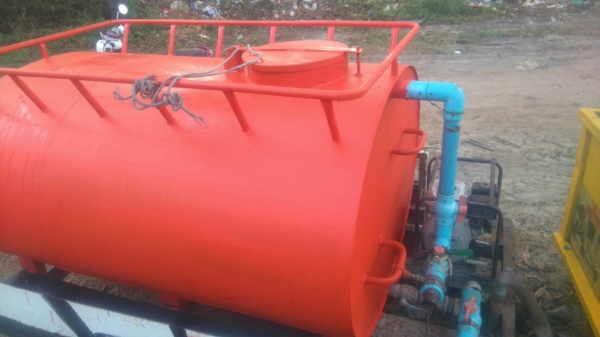 ขายด่วน ถังน้ำ2000ลิตรพรัอมเครืองอุปกรณ์ ใช้งานได้ทันที