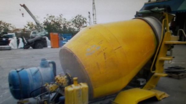 ขายโม่ปูน บรรจุได้ 2.5 คิว  เก่าจากนอก ยังไม่เคยใช้งาน ขายราคาถูก 210,000บาท