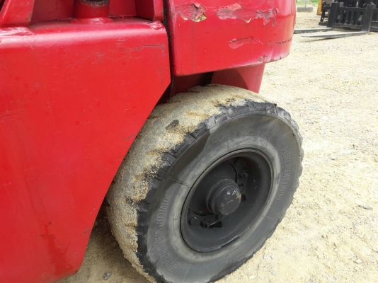 ขายรถยก MITSUBISHI  FD20 เครื่องดีเซล S45 เกียร์ธรรมดา ยางตันหน้าหลัง เสาสูง 3 เมตร ยกได้ 2 ตัน ติดต่อ 089-7949488