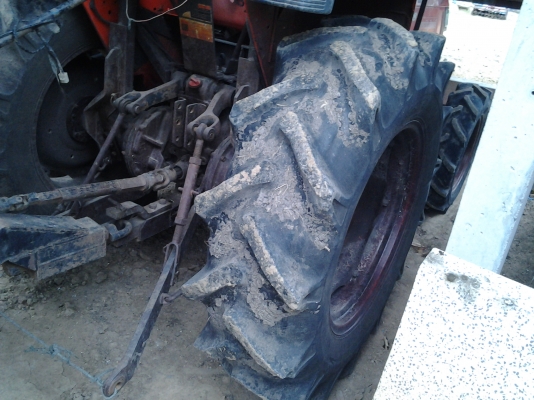 ยางรถไถขอบ13- 6- 26 สภาพพอใช้คับ