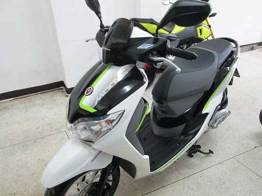 (โอนฟรี) ขาย Honda Moove ปี 2016 ไมล์แท้ 1717 กม ตัวใหม่ล่าสุดล้อ 2 สี มีระบบ Idling Stop รถหัวฉีดประหยัดน้ำมัน สภาพสวยเดิมๆ มีกุญแจแท้ 2 ดอก (โอนฟรี) ขาย Honda Moove ปี 2016 ไมล์แท้ 1717 กม ตัวใหม่ล่าสุดล้อ 2 สี มีระบบ Idling Stop รถหัวฉีดประหยัดน้ำมัน สภาพสวยเดิมๆ มีกุญแจแท้ 2 ดอก