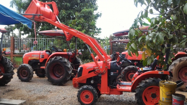 ขายรถไถ KUBOTA B2140 180ชั่วโมง พร้อมบุ้งกี๋ใหม่ ราคา 270,000 มีเล่มทะเบียนพร้อมโอน มีรถขนส่งบริการ สนใจสอบถามได้ DC Tractor Rayong อ.แกลง ระยอง 0818618678, 0899347475 id line=0818618678 id line=0899347475 https://www.facebook.com/DC-Tractor-Rayong-307154