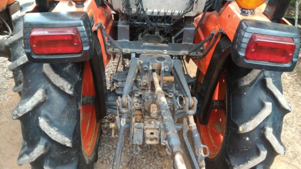 ขายรถไถ KUBOTA B2420 599ชั่วโมง ราคา 165,000 มีเล่มทะเบียนพร้อมโอน มีรถขนส่งบริการ สนใจสอบถามได้ DC Tractor Rayong อ.แกลง ระยอง 0818618678, 0899347475 id line=0818618678 id line=0899347475 https://www.facebook.com/DC-Tractor-Rayong-307154532717928/