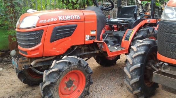ขายรถไถ KUBOTA B2420 599ชั่วโมง ราคา 165,000 มีเล่มทะเบียนพร้อมโอน มีรถขนส่งบริการ สนใจสอบถามได้ DC Tractor Rayong อ.แกลง ระยอง 0818618678, 0899347475 id line=0818618678 id line=0899347475 https://www.facebook.com/DC-Tractor-Rayong-307154532717928/
