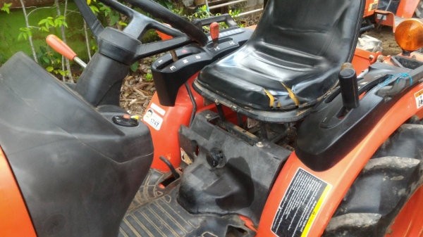 ขายรถไถ KUBOTA B2420 599ชั่วโมง ราคา 165,000 มีเล่มทะเบียนพร้อมโอน มีรถขนส่งบริการ สนใจสอบถามได้ DC Tractor Rayong อ.แกลง ระยอง 0818618678, 0899347475 id line=0818618678 id line=0899347475 https://www.facebook.com/DC-Tractor-Rayong-307154532717928/