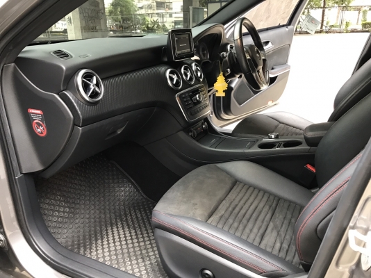 BENZ A180 AMG SPORT 2015 สีเทา รถมือเดียว วิ่งน้อย ถูกสุดในตลาด