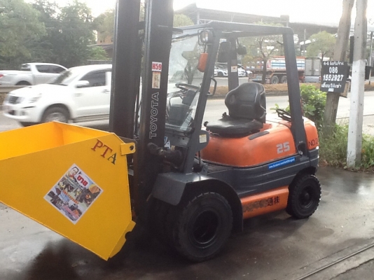 ขายและรับสั่งรถโฟล์คลิฟท์สำหรับตักยางพาราตักยางก้อนตักยางถ้วยตักขี้ยางตักทะลายปาล์ม